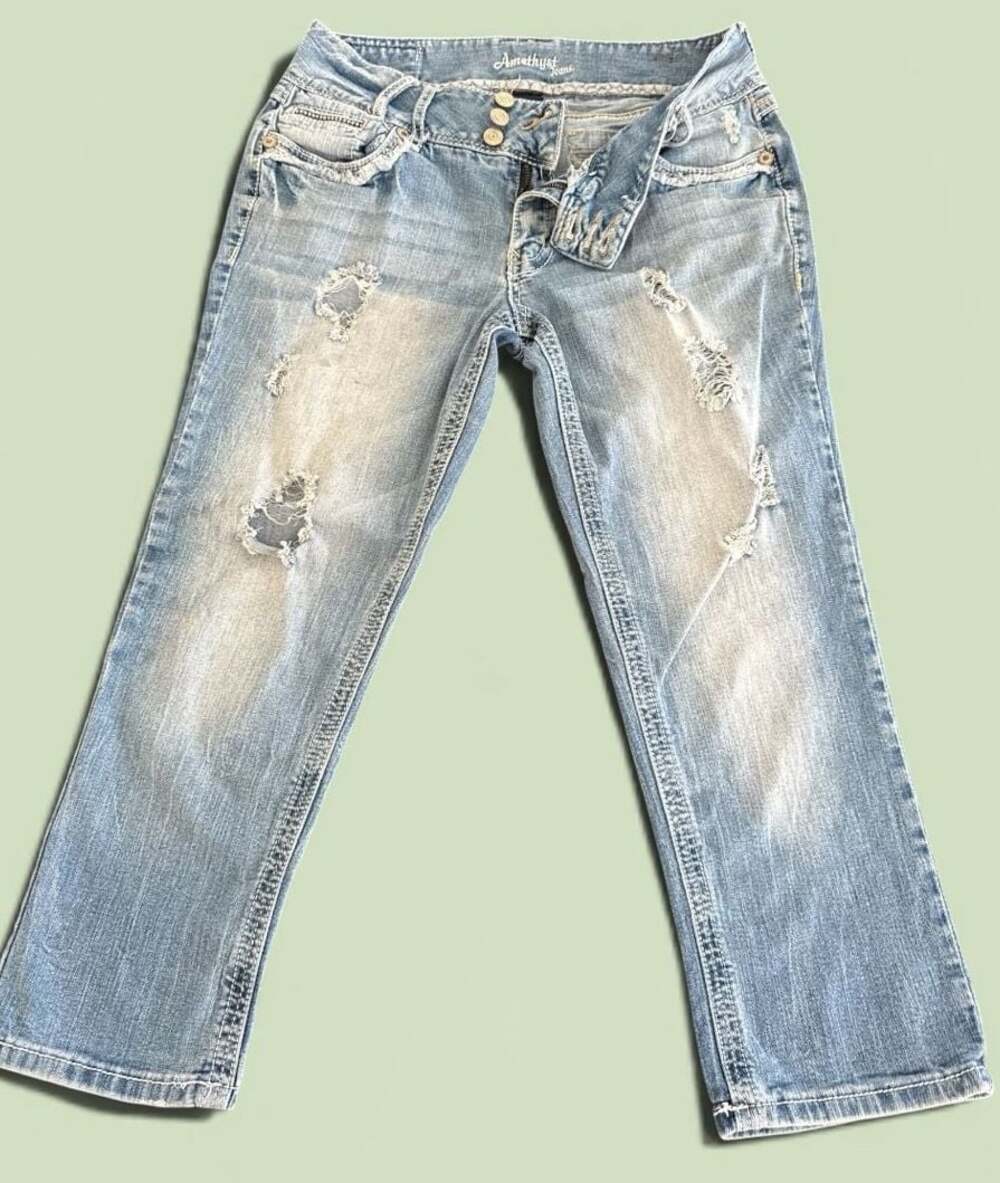 Amethyst Jeans Women's Distressed Low Rise Blue Denim Capri Pants Size 11